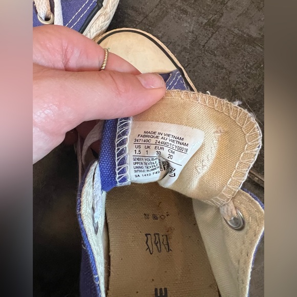 Converse purple shoes - Picture 4 of 5